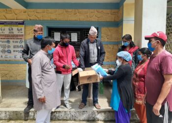 नेपाल दलित विद्यार्थी संघद्वारा बेताली स्वास्थ्य चौकीलाई स्वास्थ्य सामग्री सहयोग