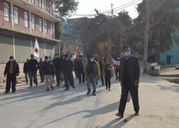 रामेछापमा प्रचण्ड–नेपाल समूहको बन्द प्रभावः सवारी साधन ठप्पा, पसलहरु आंशिक रुपमा खुला (फोटोफिचर)