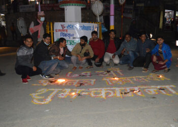 प्रजातन्त्र दिवसको अवसरमा रामेछाप जेसीजद्वारा दिप प्रज्वलन