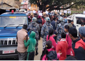 जसले भागरथीको हत्या गर्यो, उहि न्याय माग्न दैनिक प्रर्दशनमा सहभागी