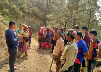 वडाध्यक्ष आफै कोदालो लिएर बाटो बनाउन निस्केपछि…