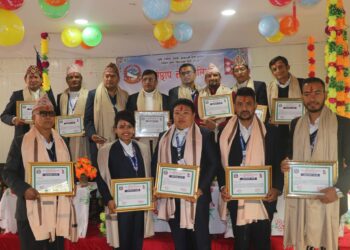 रामेछाप नगरपालिकाका कर्मचारी सम्मानित