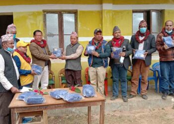 १० हजार विद्यार्थीलाई न्यानो कपडा