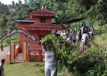 नयाँ गोरख गण रामेछापले सफा गर्‍यो रामेछापको शिव मन्दिर