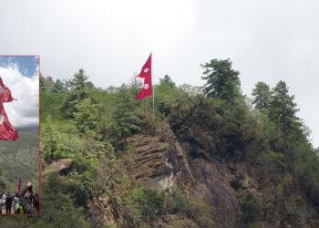 मान्छे उड्ने ठाउँमा नेपालकै ठुलो राष्ट्रिय झन्डा