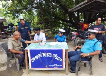 सडक दुर्घटना कम गर्न ट्राफिक प्रहरीको अयिभानः  चोक–चोकमा चालकको स्वास्थ्य परीक्षण