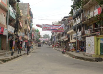 मन्थलीका कपडा पसलमा छैन मूल्यसूची, दशैंको मुखमा ठगिँदै छन् ग्राहक