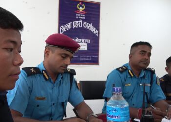 मन्थलीमै चोरीका घटना बढेपछि प्रहरीको विशेष अभियान, बजारमा राती हिँड्नेलाई चेकजाँच